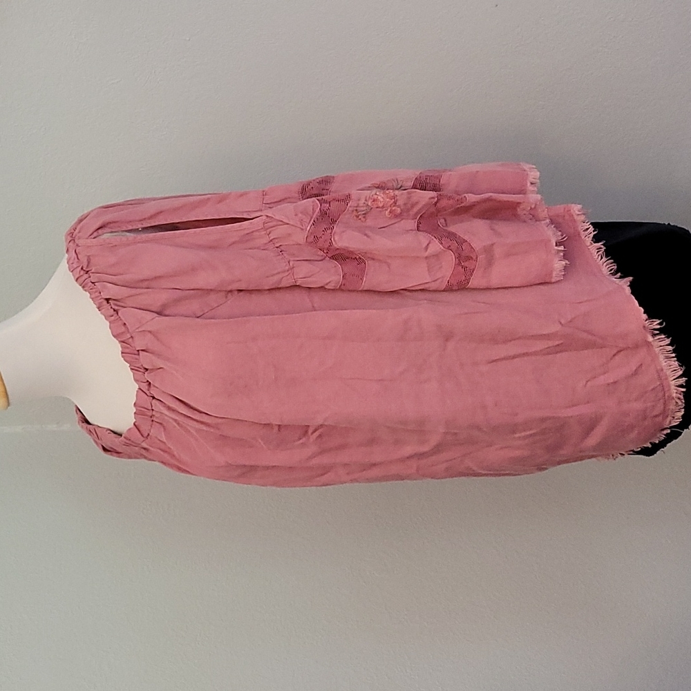 Off the shoulder Button back blouse